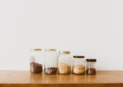 Bewaehrte-Plastik-Alternativen-fuer-zu-Hause_Zum-Beispiel-Vorratsbehaelter-aus-Glas