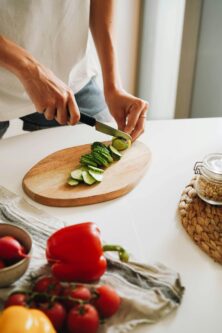 Tipp: Beim Rüsten fortlaufend ein paar Stücke Gemüse essen.