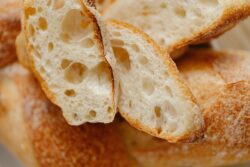 Weissmehlprodukte wie z.B. Weissbrot können die Entstehung von Krebs fördern.