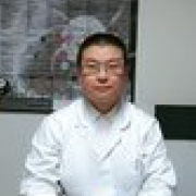 Der TCM-Spezialist Zenin Wang behandelt Covid-19 erfolgreich mit Kräuterrezepturen