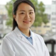 Die TCM-Spezialistin Qi Zou behandelt Covid-19 erfolgreich mit Kräuterrezepturen